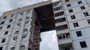 Гладков помогает разгребать завалы подъезда дома в Белгороде