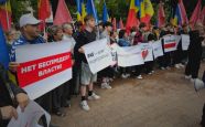 Оппозиция бойкотирует и пикетирует парламент Молдавии