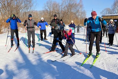 Губернатор Олег Кожемяко и юные лыжники Лучегорска вместе вышли на лыжню