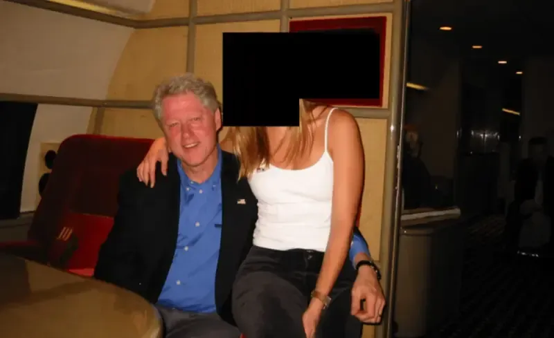 Билл и Хиллари Клинтон хотят рассказать все про Эпштейна