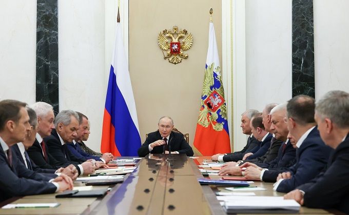 Президент провел оперативное совещание с постоянными членами Совета Безопасности