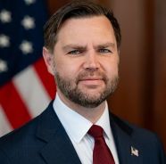 Чем глубже Трамп увязает в авантюрах, тем больше очков набирает Вэнс