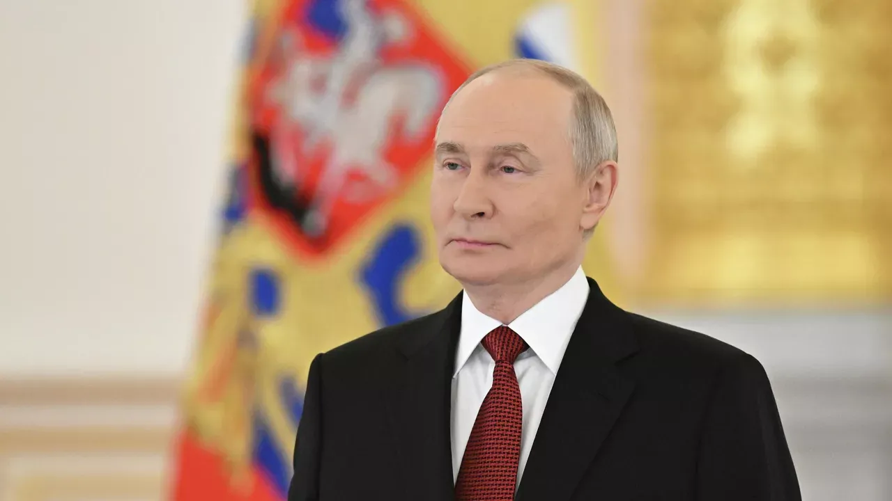 Владимир Путин поздравил россиян с Днем победы