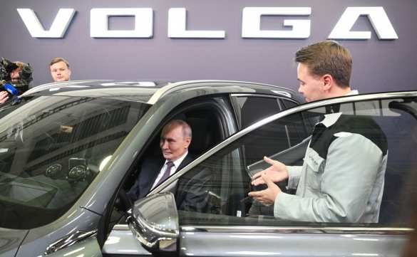 Путин протестировал новый автомобиль Volga