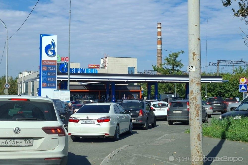 Свердловские власти нашли решение проблемы с очередями на АЗС