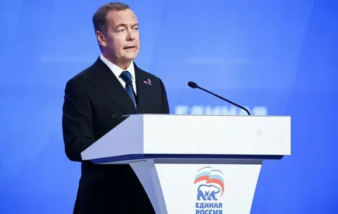 Медведев: Германия заслуживает прямого удара по Берлину