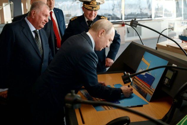Путин посетил судостроительный комплекс «Звезда»