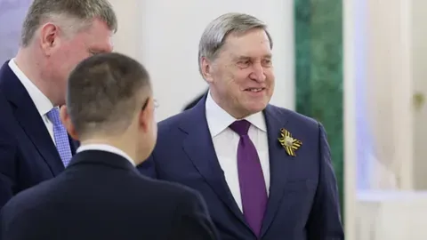 Ушаков прокомментировал требование Японии изменить новую карту мира ООН