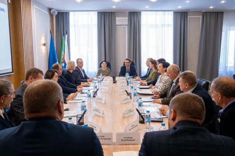 Депутаты парламента ЯНАО посетили социальные объекты Шурышкарского района