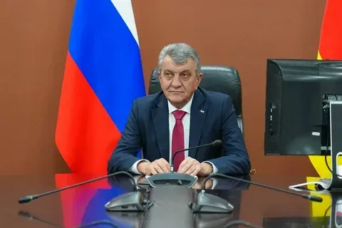 Меняйло поздравил Камболова с вступлением в должность президента Южной Осетии