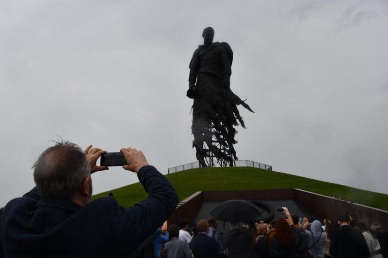 За мат на Ржевском мемориале девушка пойдет под суд