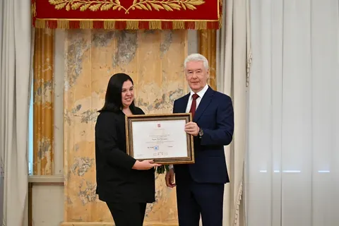 Собянин в День учителя вручил почетные грамоты 25 столичным педагогам