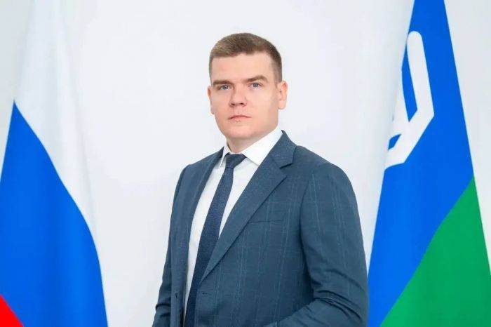Руслан Кухарук в третий раз продлил контракт для молодого чиновника