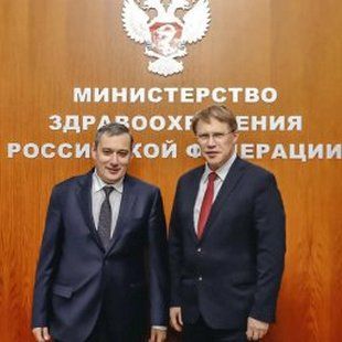 Хинштейн попросил у Минздрава средства на лекарства и зарплаты врачей