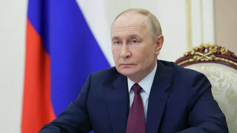 Путин поздравил россиян с Днем отца