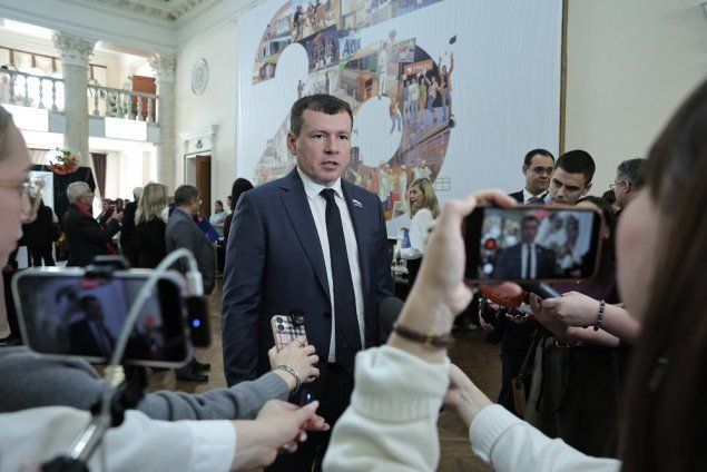 Дмитрий Жуков подчеркнул важность поддержки инициатив уральских волонтеров