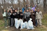 «Вода России»: Приморцы приводят берега в порядок перед зимним сезоном